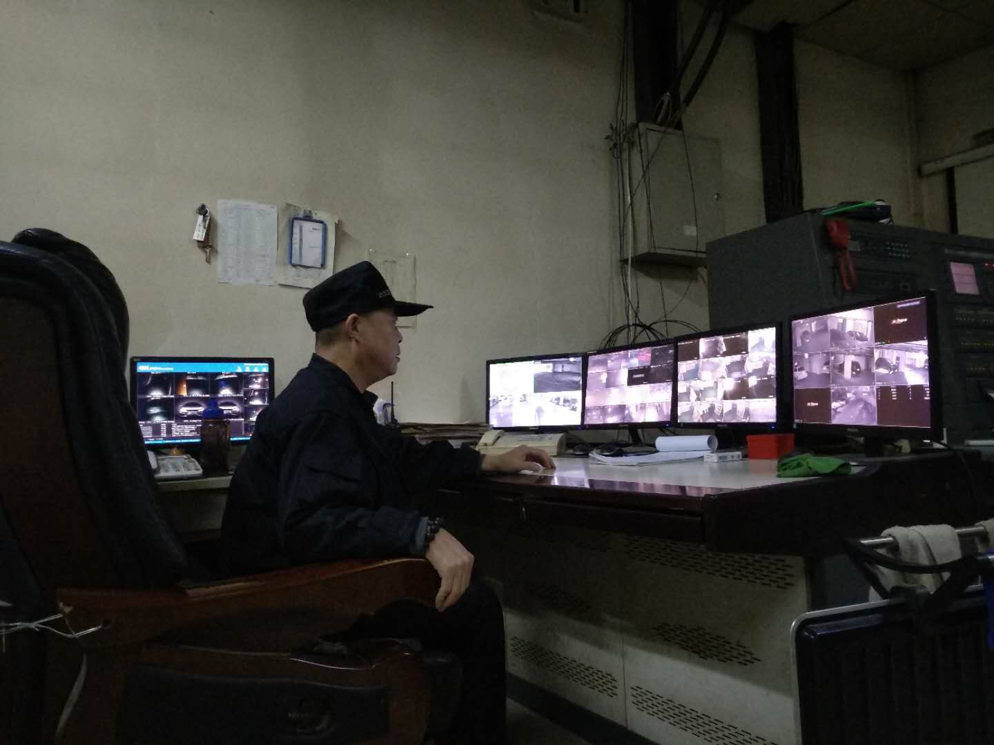 监控室值守.jpg